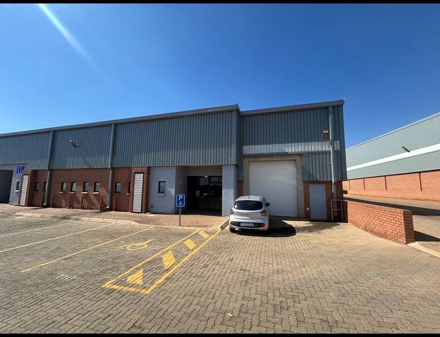 676M² WAREHOUSE TO LET IN CLAYVILLE